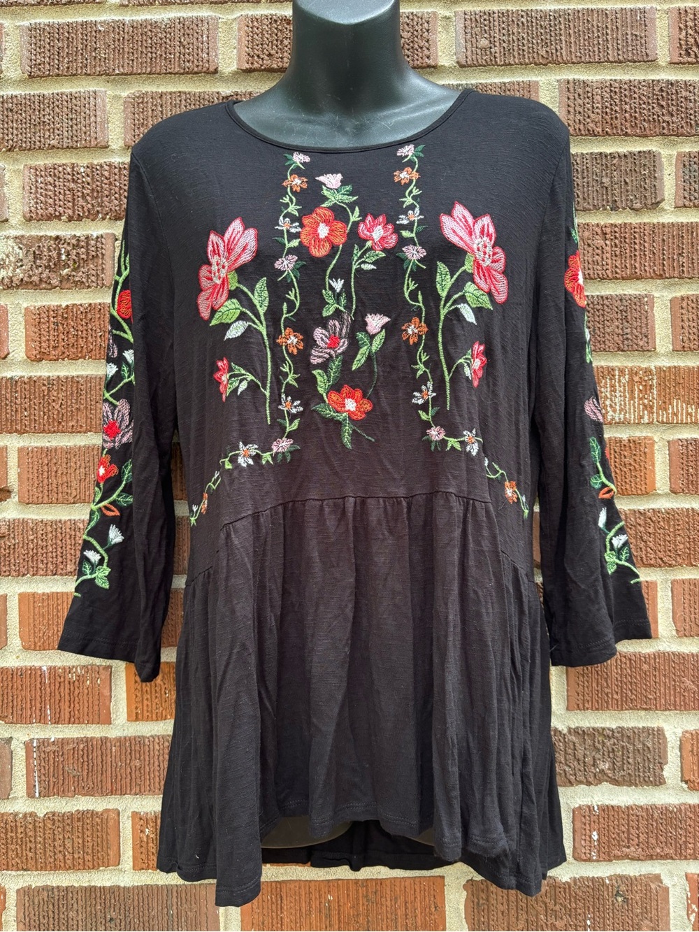 Adiva Tunic Top Floral Women's Size M Embroidered Babydoll Flounce Pink Black